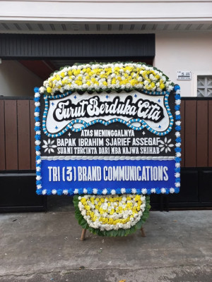 Papan Bunga Duka di Taniwel